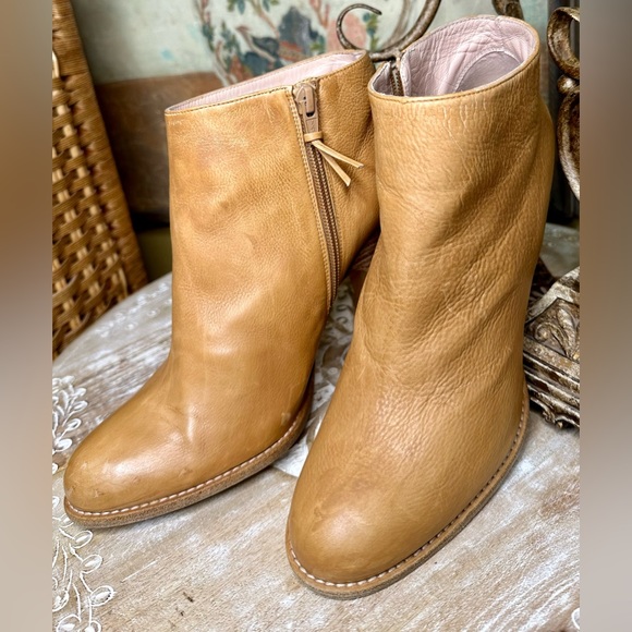 -NFS- EUC Stuart Weitzman “Demigran” Leather Ankle Boots. Pecan color. Size 8.5 - Picture 1 of 11